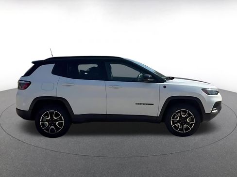Used 2025 Jeep Compass Trailhawk AWD/4WD image 16