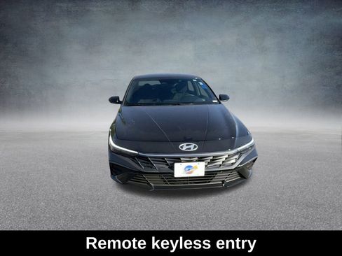 Used 2025 Hyundai Elantra SEL FWD image 6