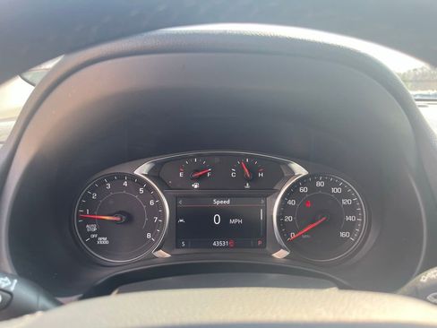 Used 2024 GMC Terrain SLT image 23