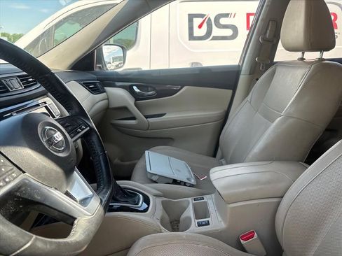 Used 2017 Nissan Rogue SL image 16