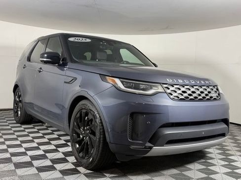 Used 2025 Land Rover Discovery S AWD/4WD image 10