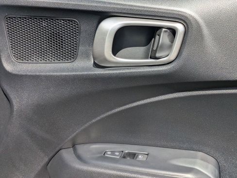 Used 2025 Hyundai Venue SEL image 32