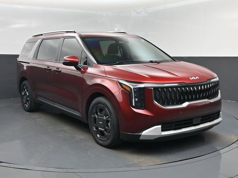 Used 2025 Kia Carnival EX image 8