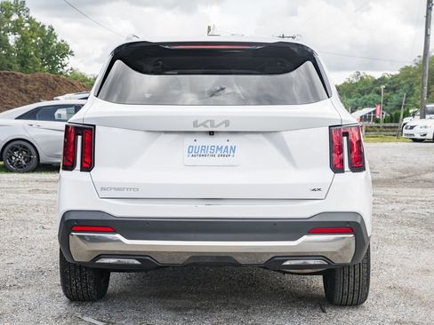 Used 2024 Kia Sorento S image 5