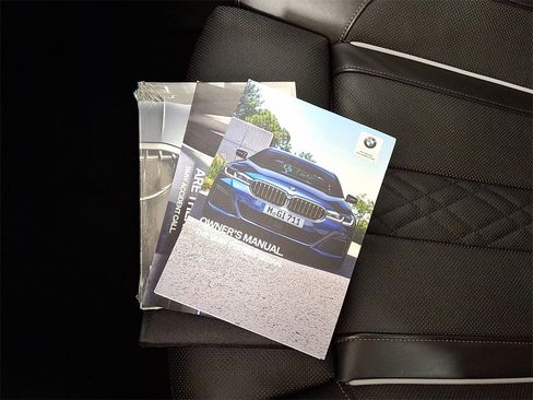 Used 2021 BMW M550i xDrive w/ Dynamic Handling Package image 27