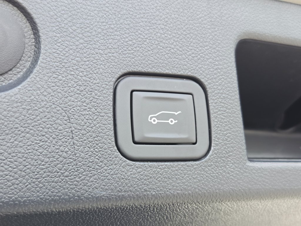 Used 2026 GMC Terrain AT4 w/ Technology Package II AWD/4WD image 17