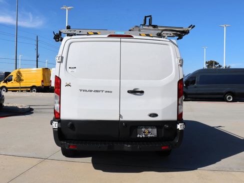 Used 2018 Ford Transit 250 148 Low Roof image 4