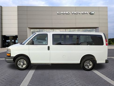 Used 2017 Chevrolet Express 3500 LT w/ LT Preferred Equipment Group image 8