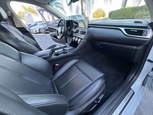 Used 2022 Genesis G70 2.0T image 22