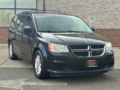 Used 2014 Dodge Grand Caravan SXT FWD image 3