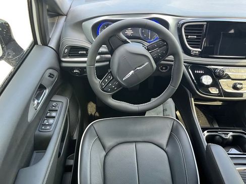 New 2026 Chrysler Pacifica Limited w/ S Appearance Package image 10