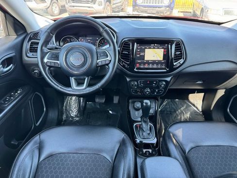 Used 2018 Jeep Compass Latitude w/ Popular Equipment Group AWD/4WD image 10