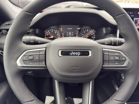 New 2026 Jeep Compass Latitude image 21