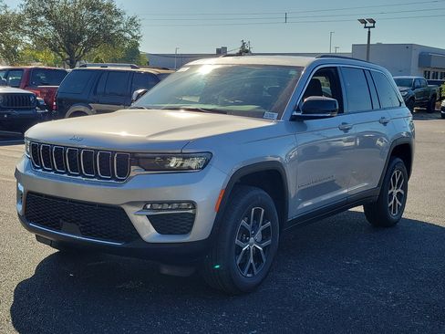 New 2025 Jeep Grand Cherokee Limited image 3