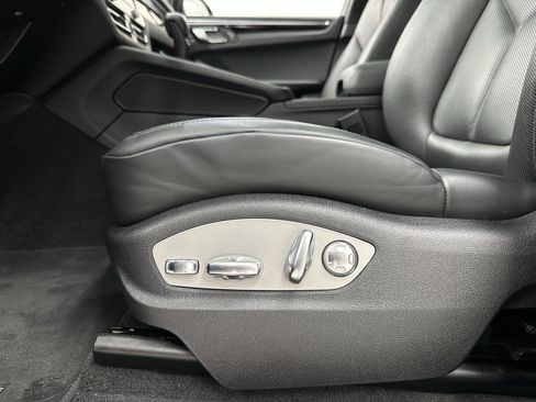 Certified 2025 Porsche Macan image 31