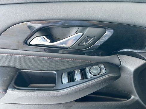 Used 2022 Chevrolet Traverse RS image 9