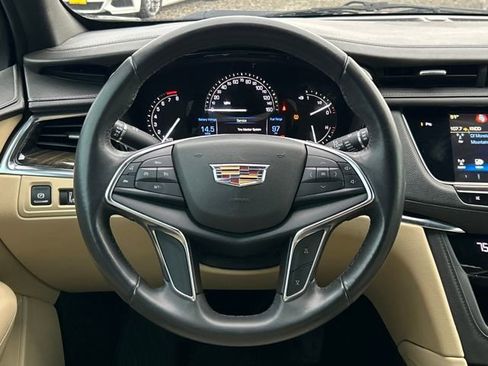 Used 2018 Cadillac XT5 FWD image 21
