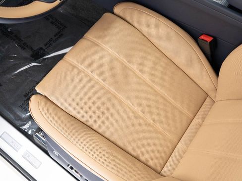 Certified 2025 Bentley Bentayga Extended Wheelbase image 19