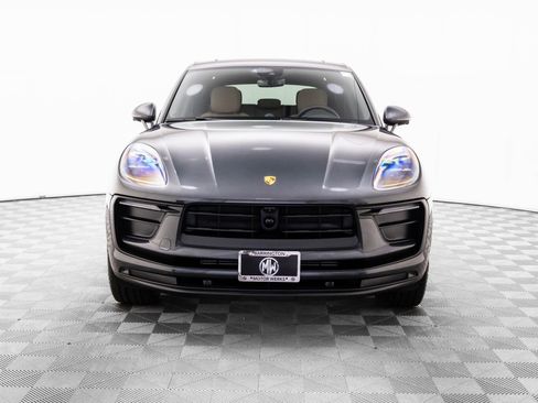 Certified 2025 Porsche Macan image 34