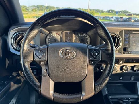Used 2017 Toyota Tacoma TRD Off-Road w/ Tow Package AWD/4WD image 7