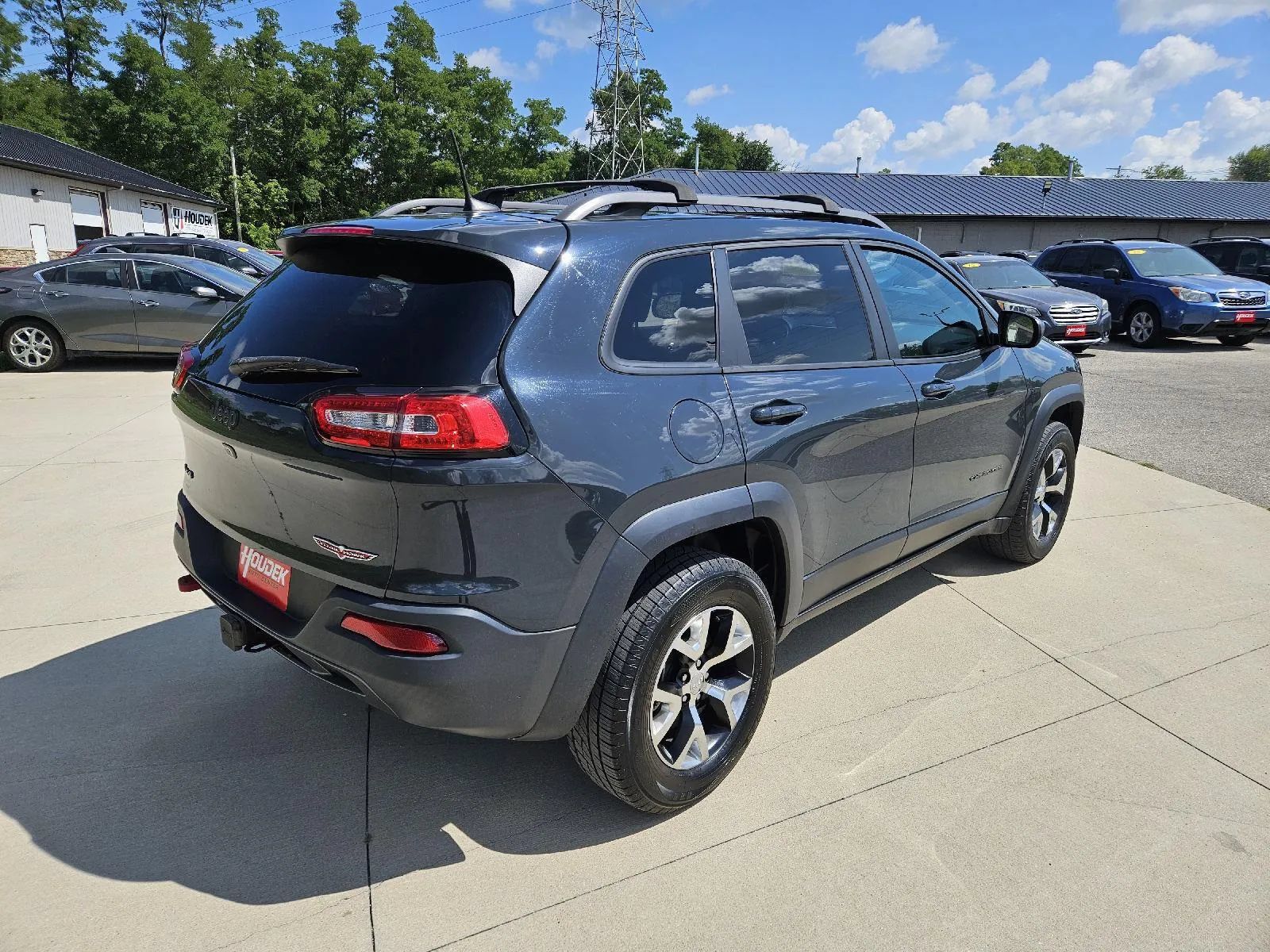 Used 2016 Jeep Cherokee Trailhawk w/ Comfort/Convenience Group AWD/4WD image 6