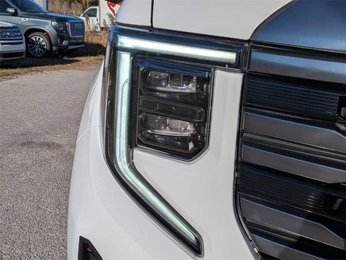 Used 2024 GMC Sierra 1500 AT4 w/ Technology Package image 10