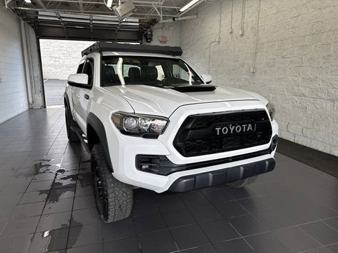 Used 2019 Toyota Tacoma TRD Pro AWD/4WD image 2