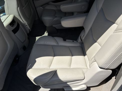 Used 2019 Cadillac Escalade ESV Premium Luxury AWD/4WD image 15