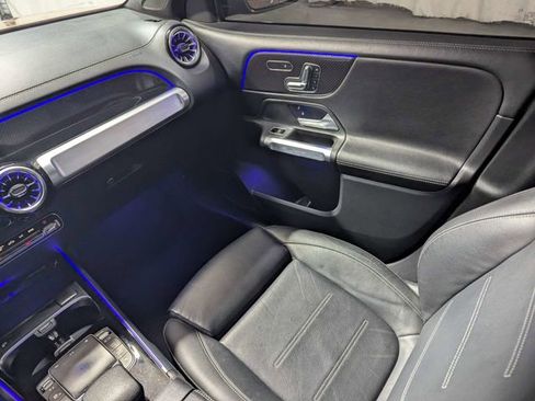 Used 2022 Mercedes-Benz GLB 250 image 8