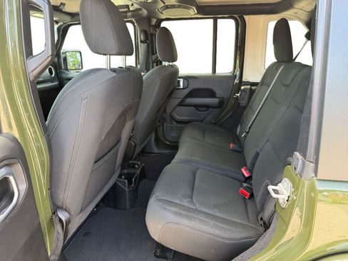 Used 2021 Jeep Wrangler Unlimited Sahara AWD/4WD image 19