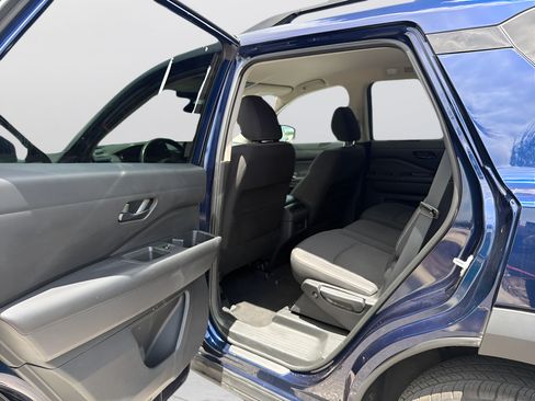 Certified 2024 Nissan Pathfinder SV FWD image 43