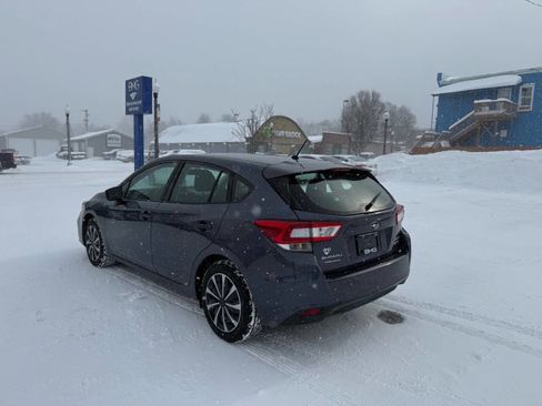 Used 2017 Subaru Impreza 2.0i image 3