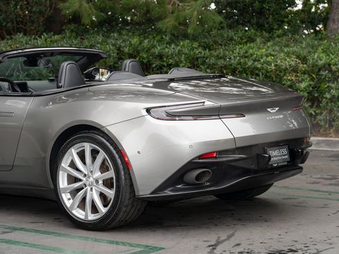 Used 2019 Aston Martin DB11 Volante image 12