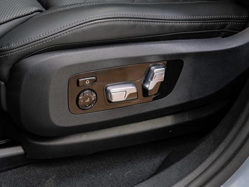 Used 2025 BMW X6 xDrive40i AWD/4WD image 36