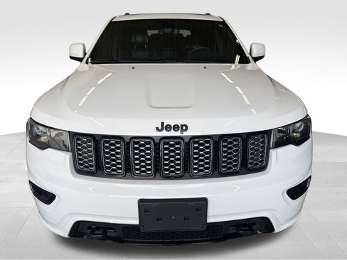 Used 2019 Jeep Grand Cherokee Altitude AWD/4WD image 9