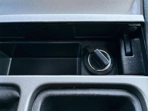 Used 2018 Ford Taurus SEL image 29