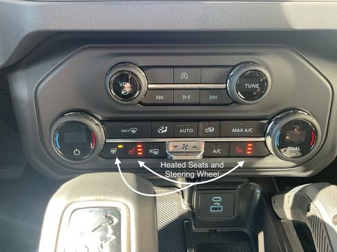 New 2025 Ford Bronco Outer Banks w/ Sasquatch Package image 14