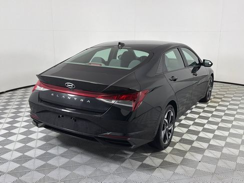 Used 2023 Hyundai Elantra SEL w/ Convenience Package FWD image 5