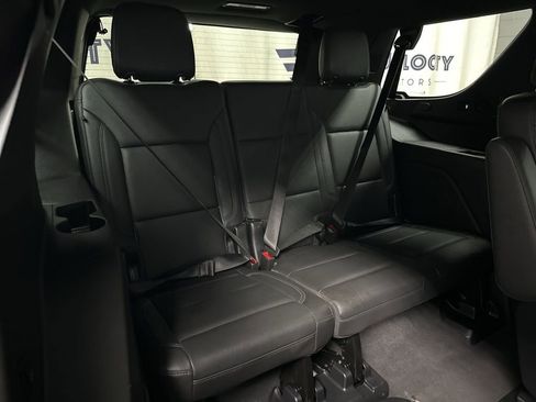 Used 2022 Chevrolet Tahoe Z71 w/ Luxury Package AWD/4WD image 22