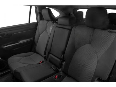 Used 2022 Toyota Highlander LE image 16