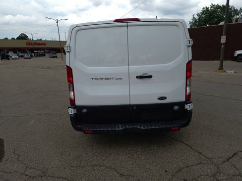 Used 2018 Ford Transit 250 148 Low Roof RWD image 5