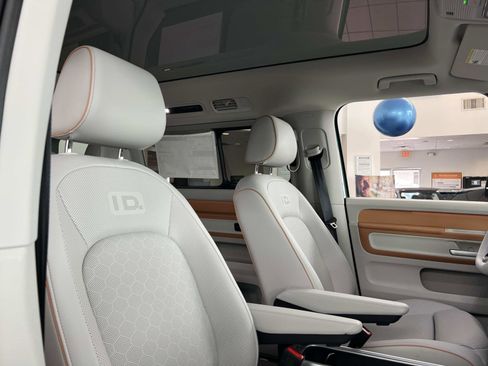 New 2025 Volkswagen ID. Buzz 1st Edition RWD image 32