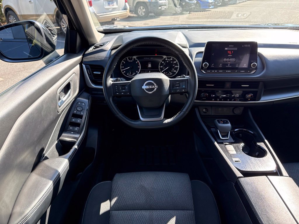 Used 2025 Nissan Rogue SV FWD image 28