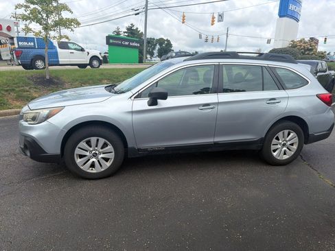 Used 2019 Subaru Outback 2.5i AWD/4WD image 2