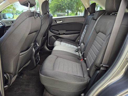 Used 2019 Ford Edge SE FWD image 39