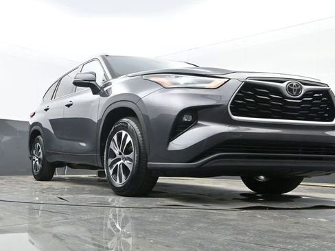 Used 2022 Toyota Highlander XLE image 25