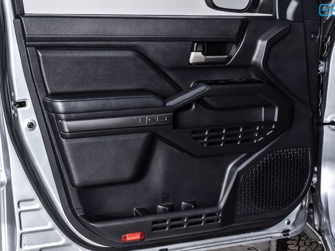 Used 2025 Toyota Tacoma TRD Off-Road image 11