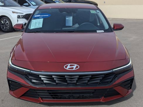 Certified 2025 Hyundai Elantra SE image 6