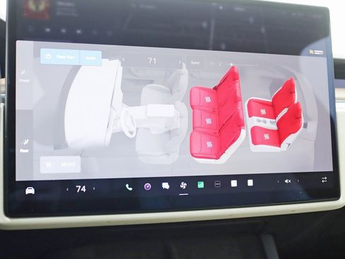 Used 2022 Tesla Model X image 17