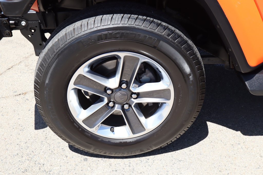 Used 2019 Jeep Wrangler Unlimited Sahara w/ Uconnect 4C Nav & Sound Group AWD/4WD image 14